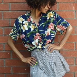Vintage Hawaiian print button down blouse